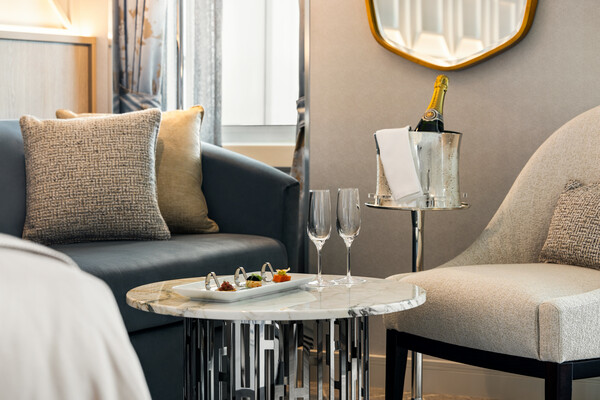 Oceania Cruises A-Class Penthouse Suite 3.jpg